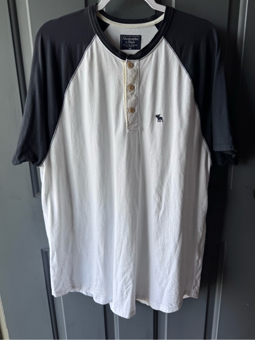 Abercrombie & Fitch Men's White and Blue Raglan Henley Shirt